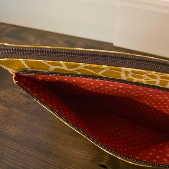 Fossil Key Per giraffe print large zip pouch - Picture 3 of 6